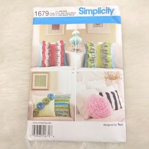 Simplicity 1679 Pillows in 5 styles